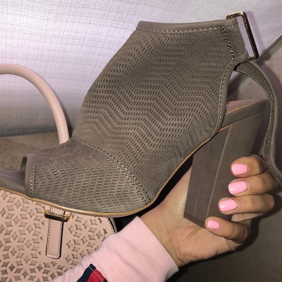 Aldo brown peep toe heels (size 8) - Picture 8 of 8